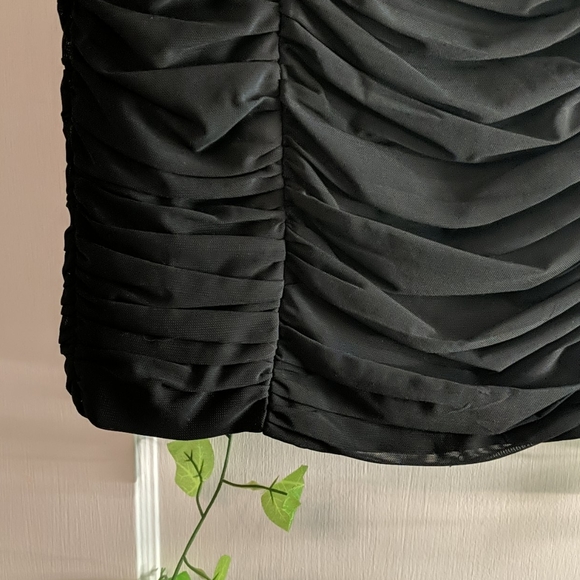 Nikibiki strapless prom dress - Picture 3 of 5